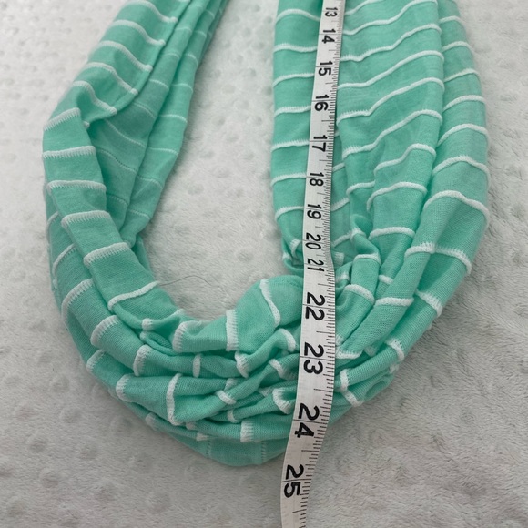 American Eagle Infinity Scarf - Picture 3 of 4